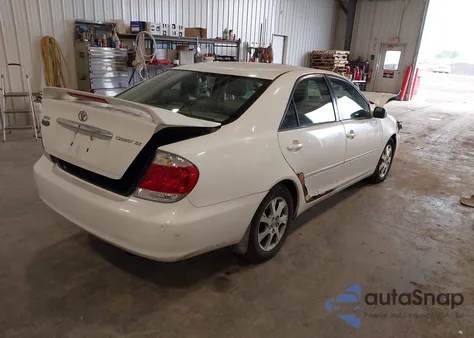 2006 Toyota Camry Xle z USA, uszkodzony, nr VIN 4T1BE30K26U665914